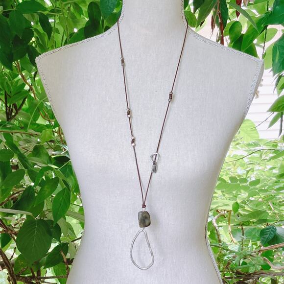 Silpada N1940 Signed 925 Labradorite Leather Necklace Boho Pendant - Picture 6 of 11
